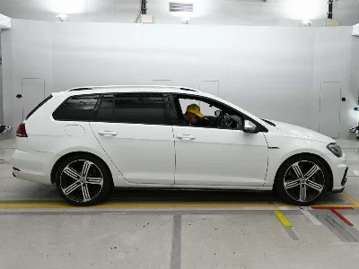VOLKSWAGEN GOLF R VALIANT