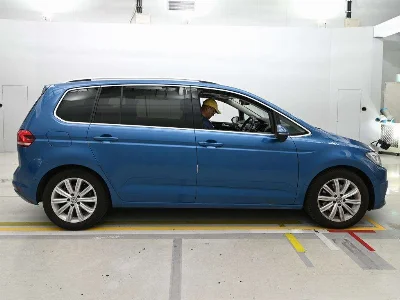 VOLKSWAGEN GOLF TOURAN