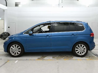 VOLKSWAGEN GOLF TOURAN