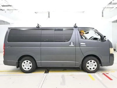 TOYOTA REGIUS VAN