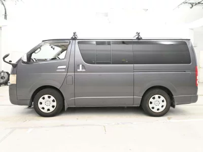 TOYOTA REGIUS VAN