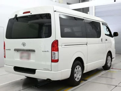 TOYOTA REGIUS VAN