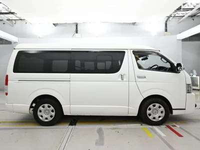TOYOTA REGIUS VAN