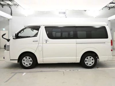 TOYOTA REGIUS VAN