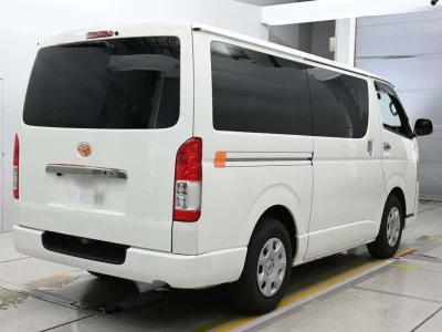 TOYOTA REGIUS VAN