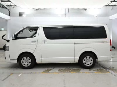 TOYOTA REGIUS VAN