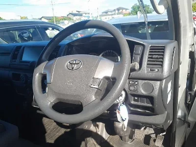 TOYOTA REGIUS VAN