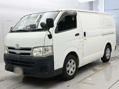 TOYOTA REGIUS VAN