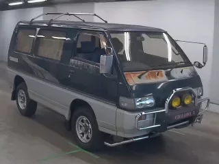 MITSUBISHI DELICA WAGON