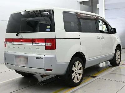 MITSUBISHI DELICA D5