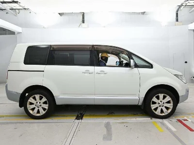 MITSUBISHI DELICA D5