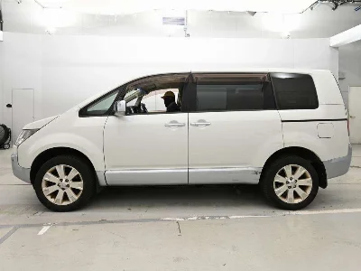 MITSUBISHI DELICA D5