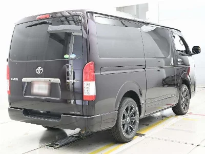 TOYOTA HIACE VAN