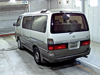 TOYOTA HIACE