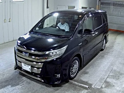 TOYOTA NOAH