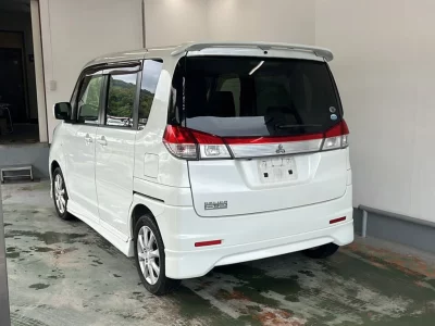 MITSUBISHI DELICA D2