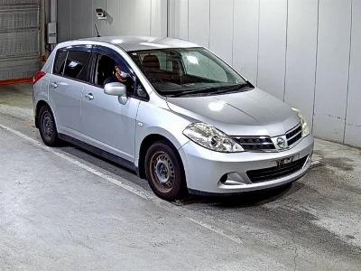 NISSAN TIIDA