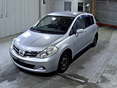 NISSAN TIIDA