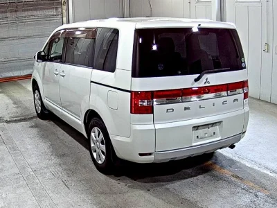 MITSUBISHI DELICA D5