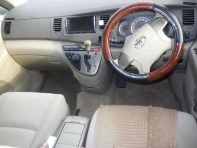 TOYOTA ISIS