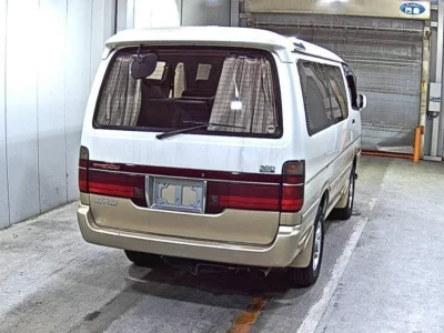 TOYOTA HIACE