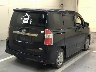 TOYOTA NOAH