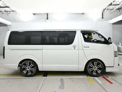 TOYOTA HIACE VAN