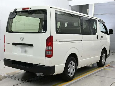 TOYOTA HIACE VAN