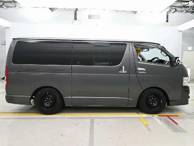 TOYOTA HIACE VAN