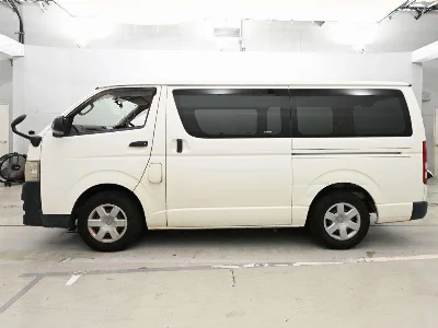 TOYOTA REGIUS VAN
