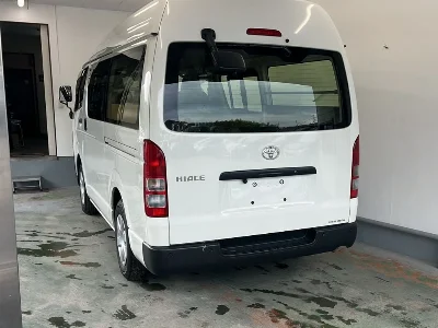 TOYOTA HIACE VAN