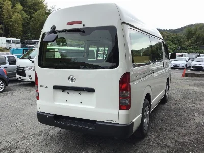TOYOTA HIACE VAN