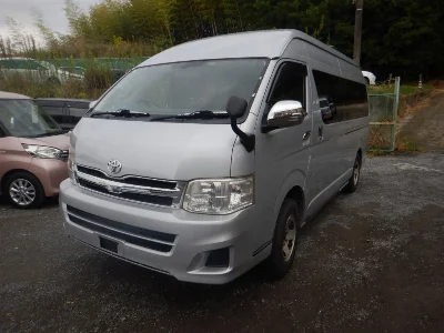 TOYOTA HIACE