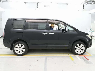 MITSUBISHI DELICA D5