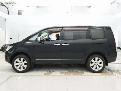 MITSUBISHI DELICA D5