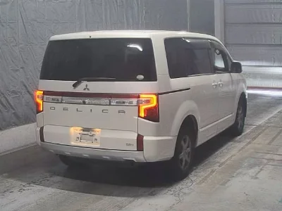 MITSUBISHI DELICA D5