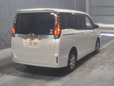 TOYOTA NOAH