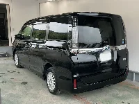 Цена авто Toyota Voxy с аукционов Японии, номер кузова ZWR80G, пробег 112 000, оценка 8