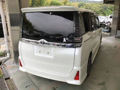 TOYOTA VOXY