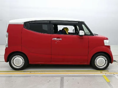 HONDA N BOX SLASH