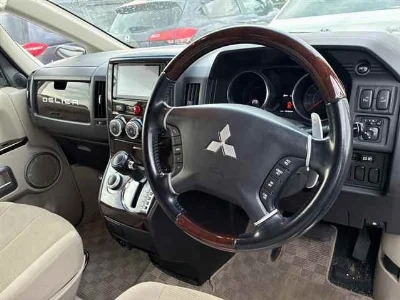 MITSUBISHI DELICA D5