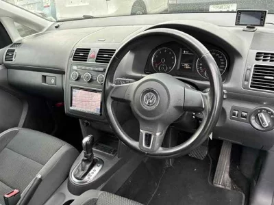 VOLKSWAGEN GOLF TOURAN