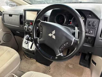 MITSUBISHI DELICA D5