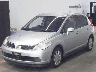 NISSAN TIIDA