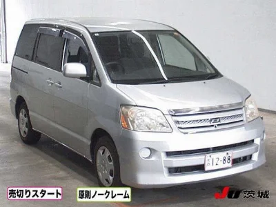 TOYOTA NOAH