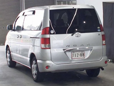 TOYOTA NOAH