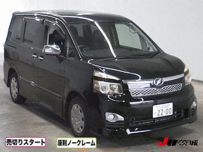 TOYOTA VOXY