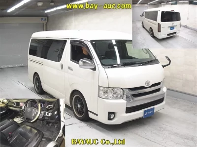 TOYOTA HIACE VAN
