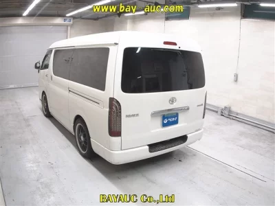 TOYOTA HIACE VAN