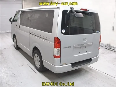 TOYOTA REGIUS VAN
